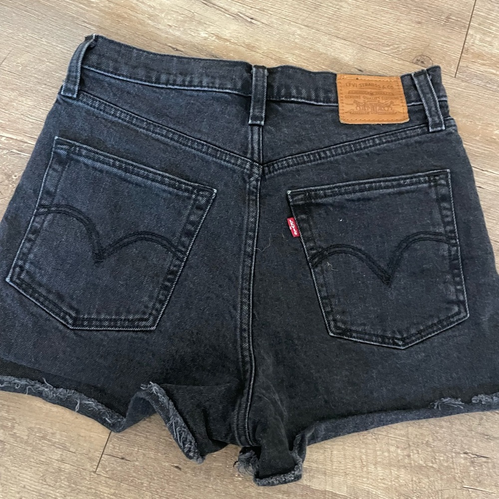 Levi’s high waisted rib cage shorts size 28 - Picture 2 of 4